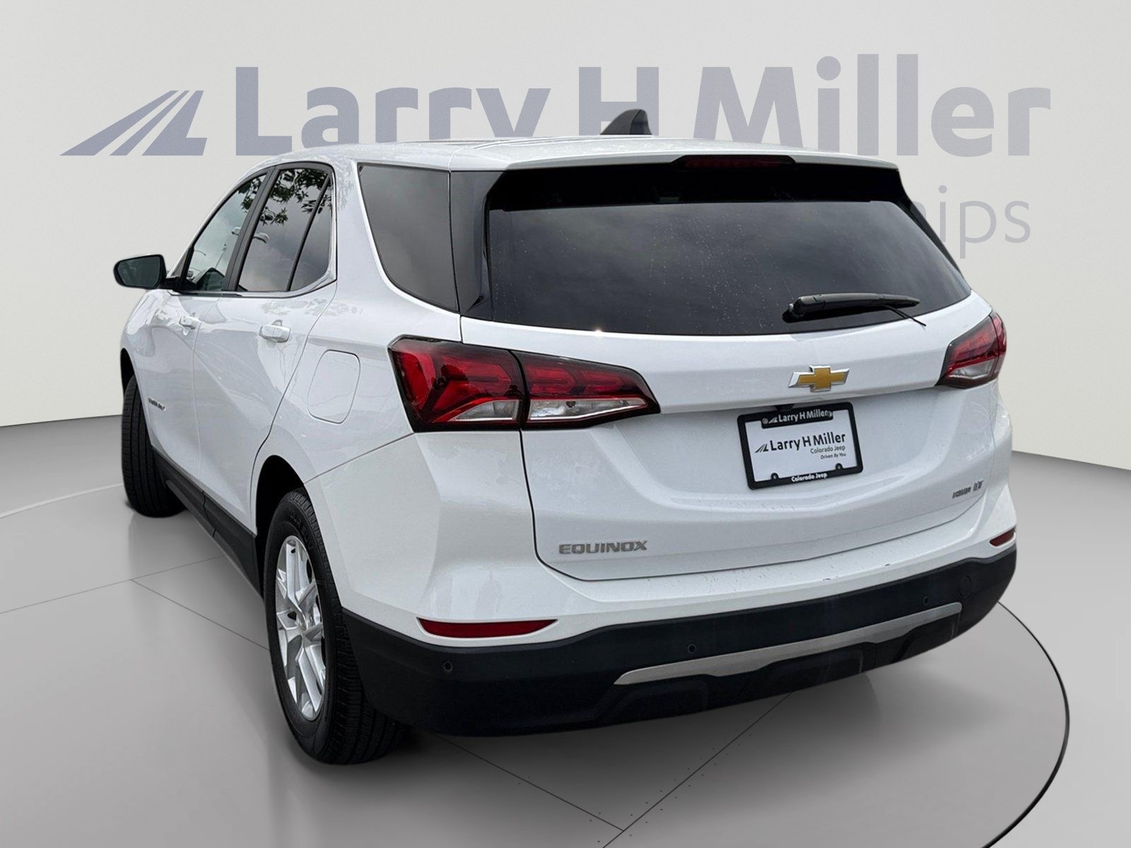 Used 2024 Chevrolet Equinox LT AWD/4WD image 3