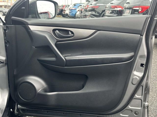 Used 2022 Nissan Rogue Sport S image 9