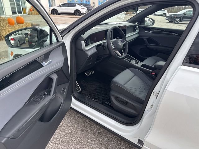 New 2026 Volkswagen Tiguan SE R-Line image 16