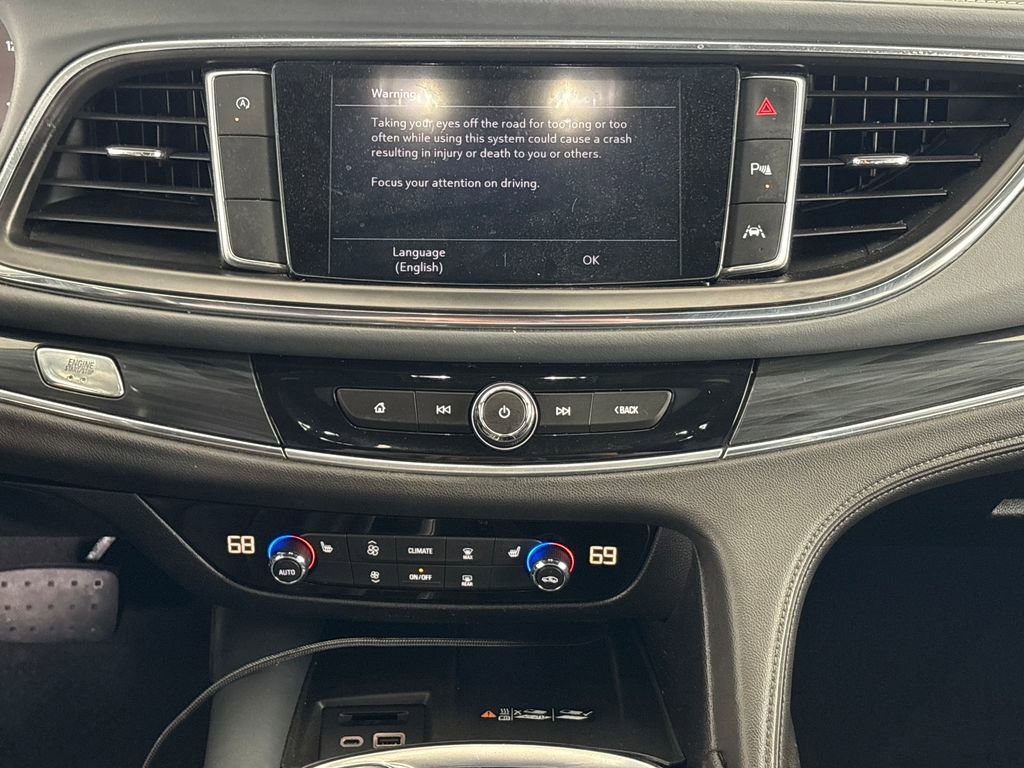 Used 2022 Buick Enclave Essence FWD image 23