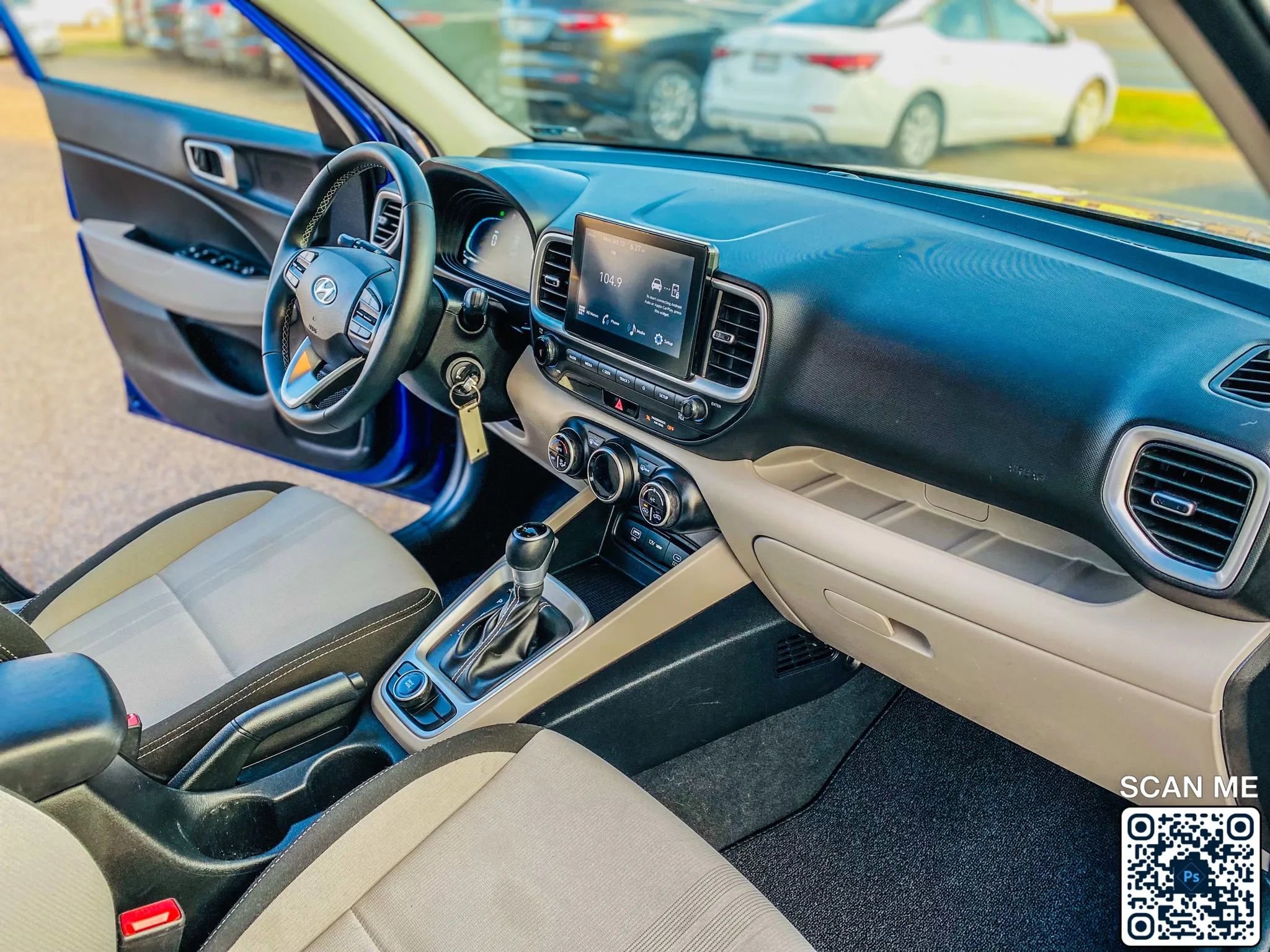 Used 2023 Hyundai Venue SEL image 30