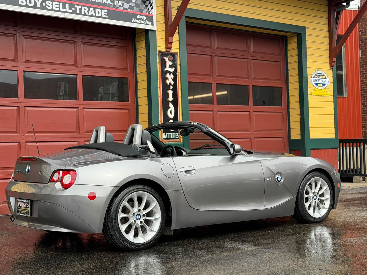 Used 2005 BMW Z4 2.5i image 10