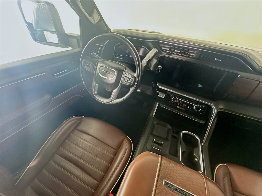 Used 2024 GMC Sierra 2500 Denali Ultimate image 9