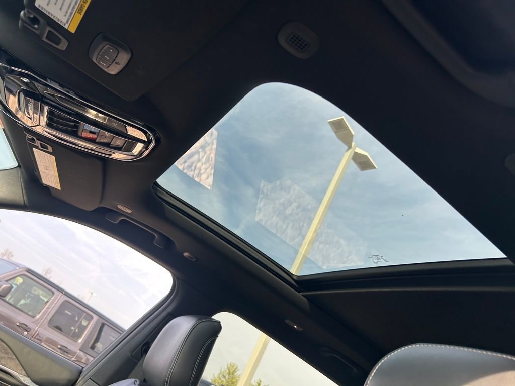 Certified 2022 Jeep Grand Cherokee L Overland image 24