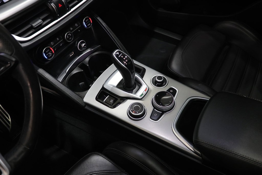 Used 2023 Alfa Romeo Stelvio Veloce AWD/4WD image 28