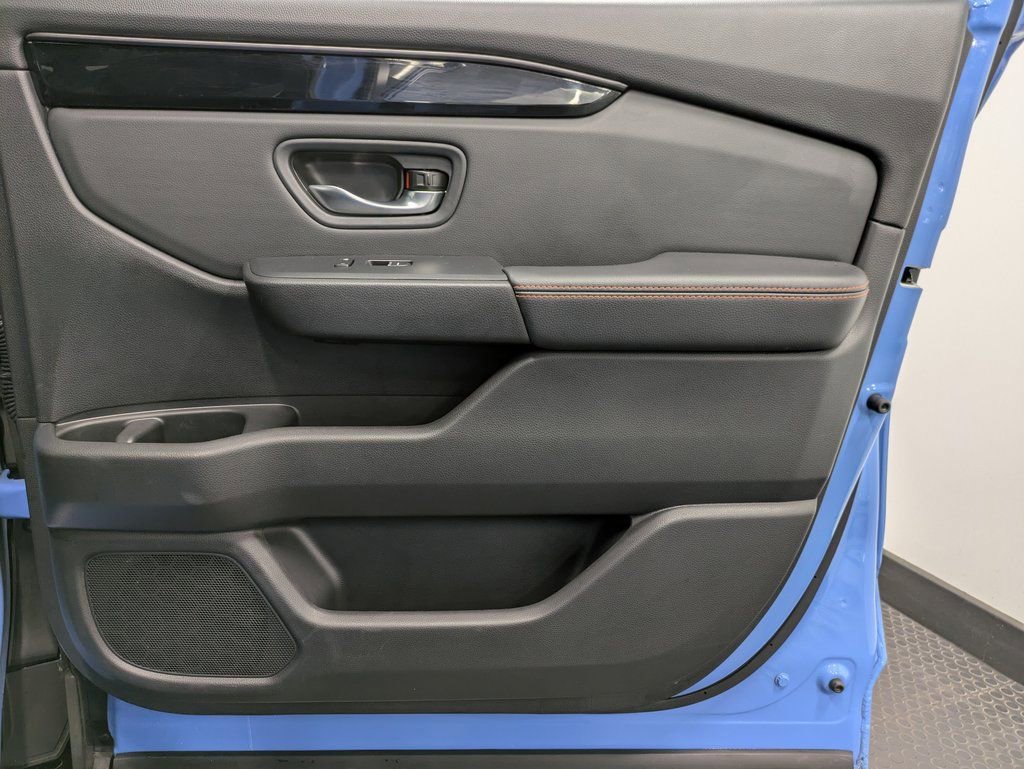 Used 2025 Honda Pilot TrailSport image 27