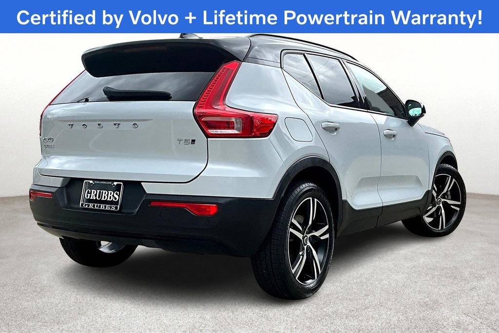 Used 2022 Volvo XC40 T5 R-Design image 2