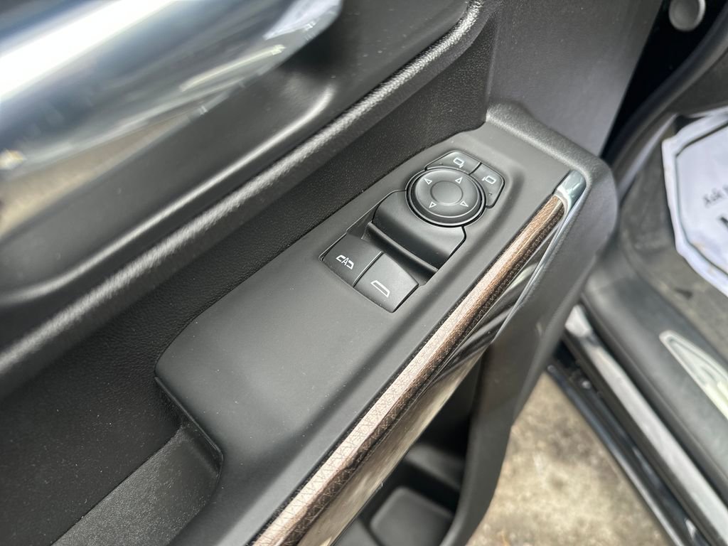 Used 2025 Chevrolet Silverado 3500 LT w/ Convenience Package image 11