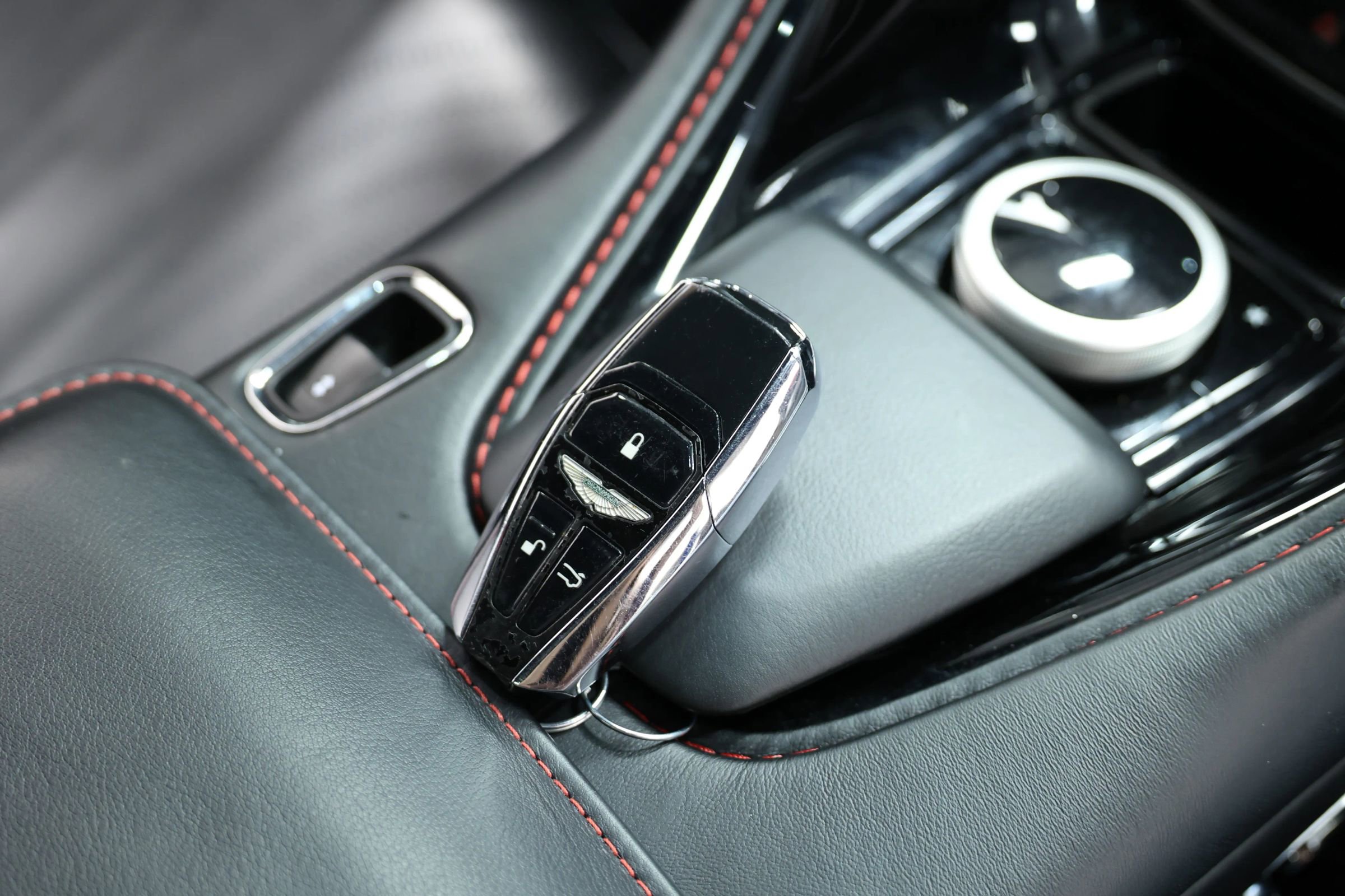 Used 2018 Aston Martin DB11 V12 image 5