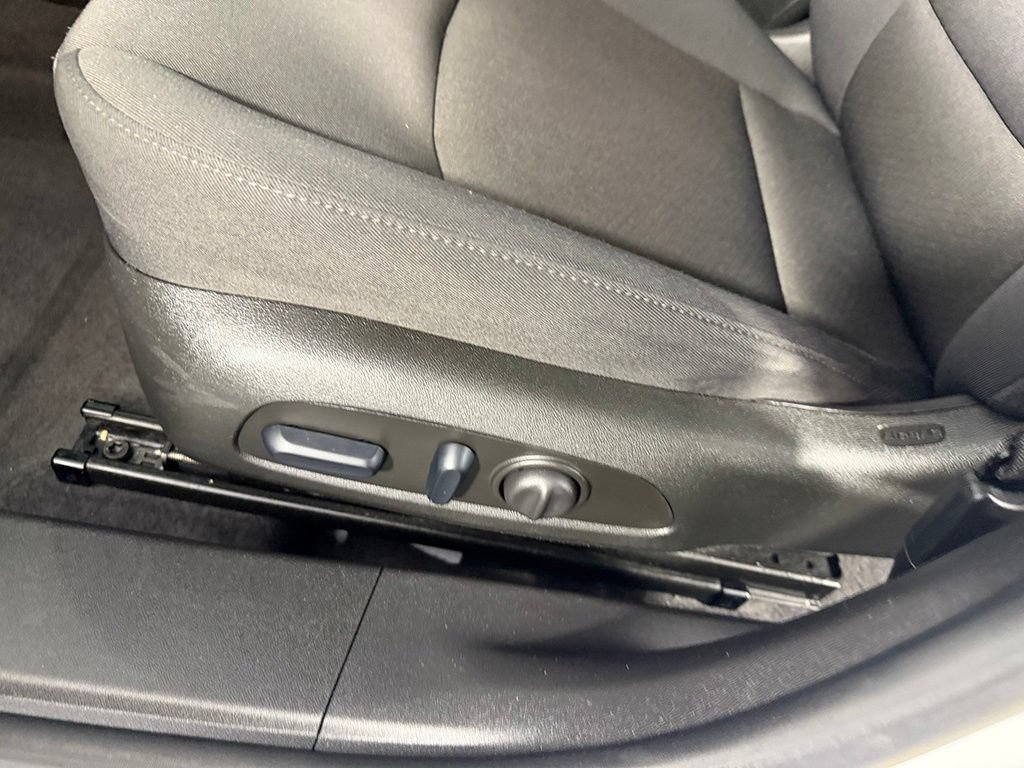 Used 2025 Chevrolet Malibu RS FWD image 24