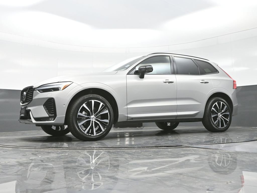 Used 2025 Volvo XC60 B5 Plus image 17