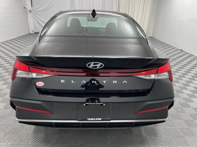 Used 2025 Hyundai Elantra SE FWD image 7