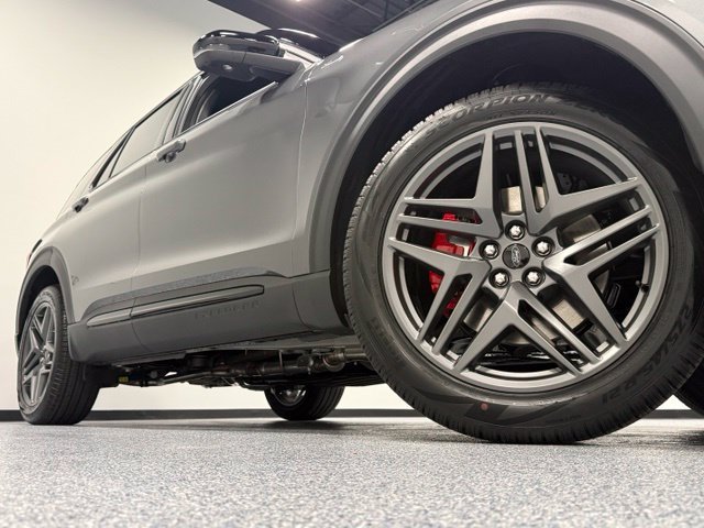 New 2026 Ford Explorer ST-Line w/ ST-Line Street Pack RWD image 2