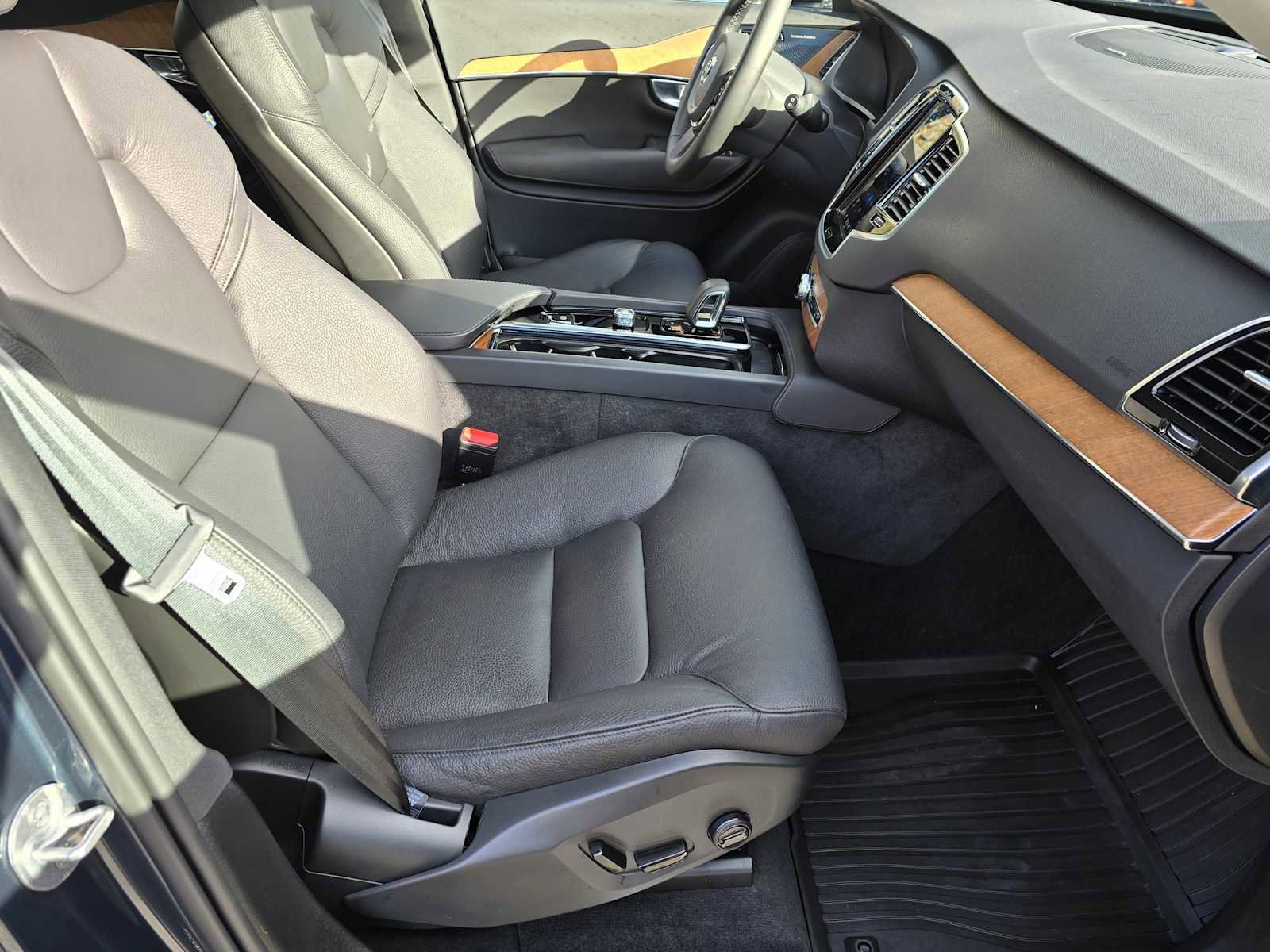 Certified 2024 Volvo XC90 T8 Plus w/ Protection Package Premier image 11