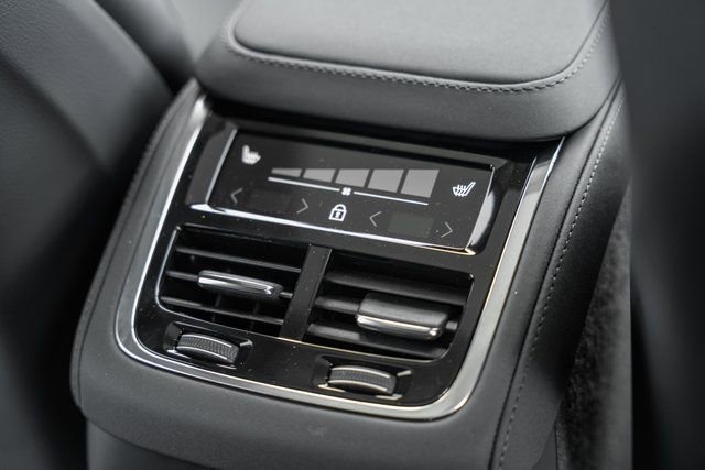 Certified 2025 Volvo XC90 T8 Core w/ Climate Package image 32