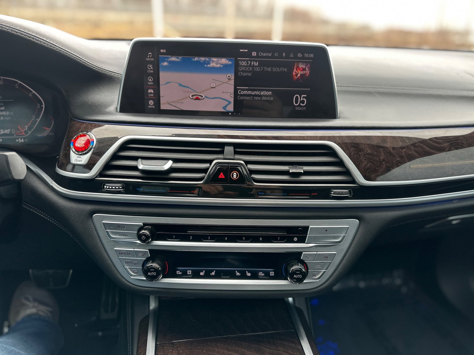 Used 2020 BMW 740i w/ M Sport Package image 28