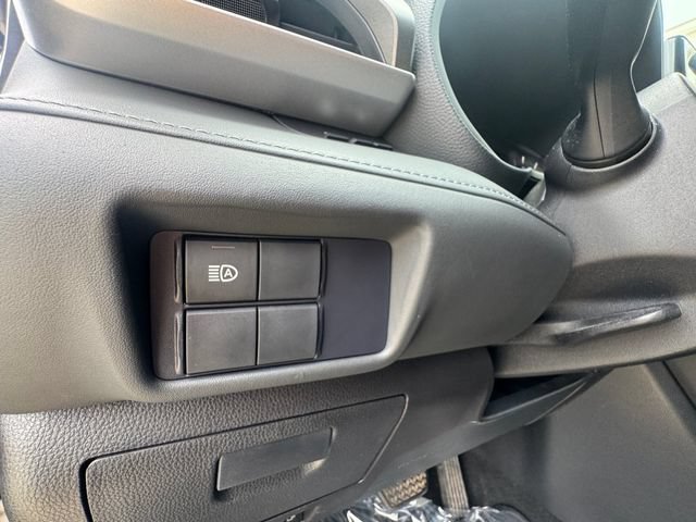 Used 2021 Toyota Highlander L FWD image 6