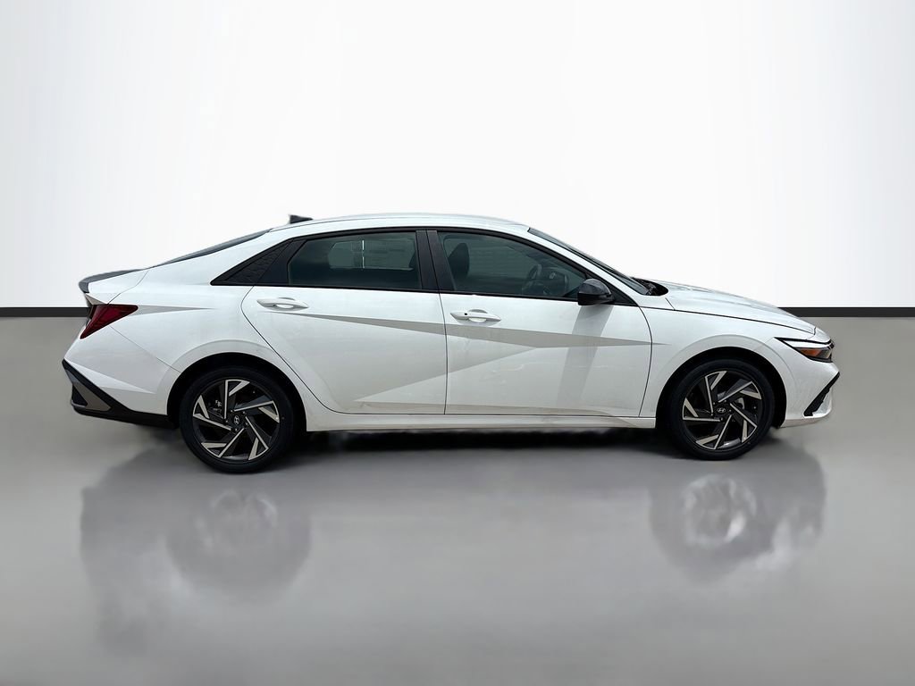 New 2025 Hyundai Elantra SEL image 4