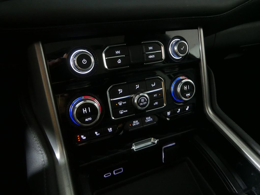 Used 2024 GMC Yukon XL Denali AWD/4WD image 32