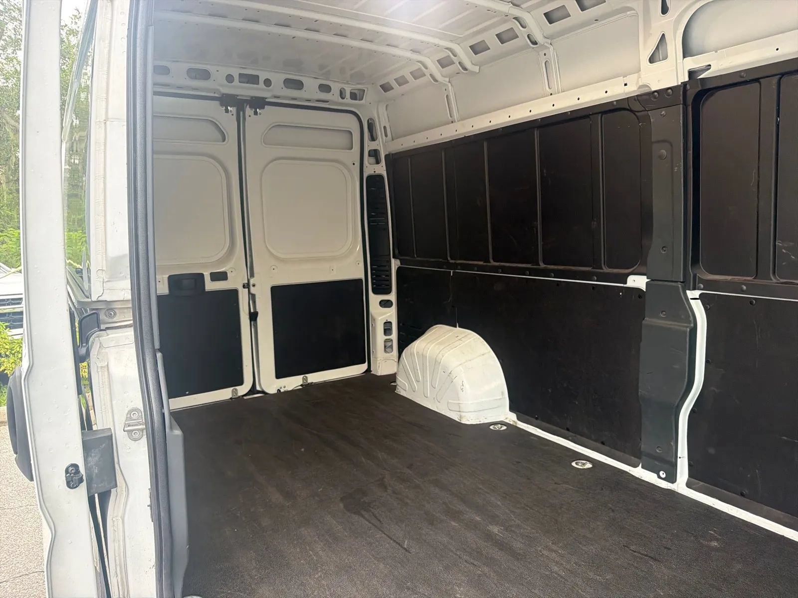 Used 2025 RAM ProMaster 2500 w/ Convenience Group FWD image 17