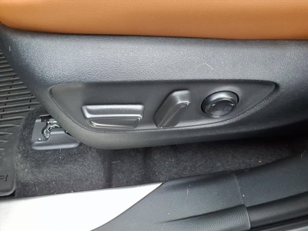 Used 2026 Toyota Highlander Platinum image 26