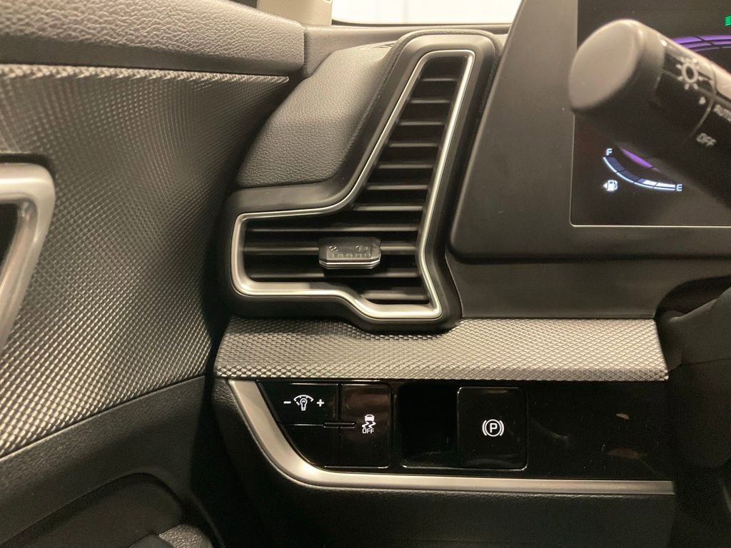 Used 2024 Kia Sportage LX image 14