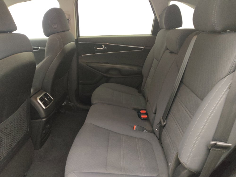 Used 2017 Kia Sorento LX image 18