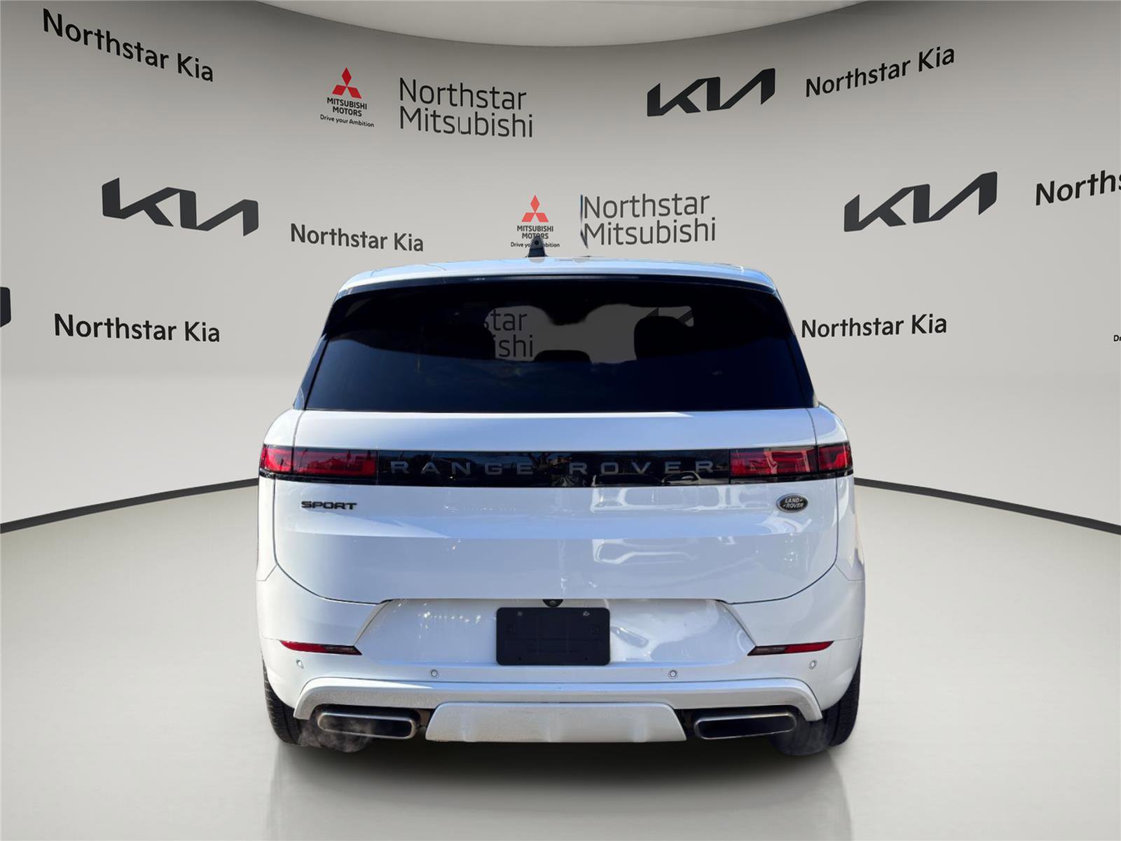 Used 2023 Land Rover Range Rover Sport SE Dynamic image 3