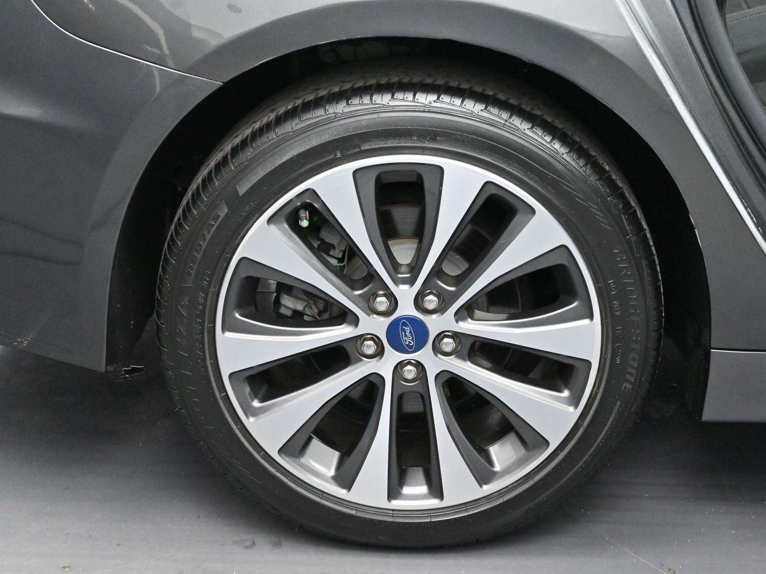 Used 2020 Ford Fusion SE image 34