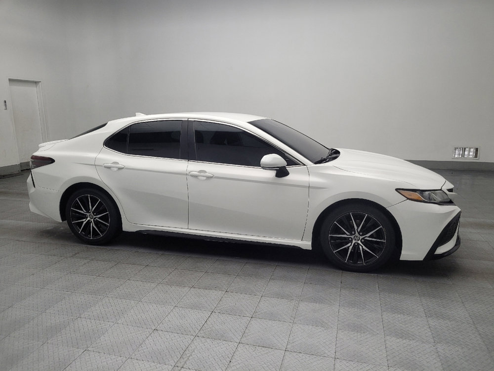 Used 2021 Toyota Camry SE w/ Cold Weather Package image 11