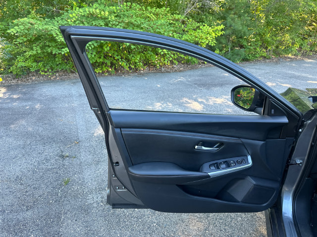 Used 2024 Nissan Sentra SR FWD image 25