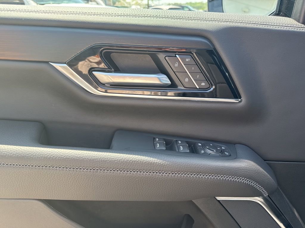 New 2026 GMC Yukon Denali w/ Denali Reserve Package image 13