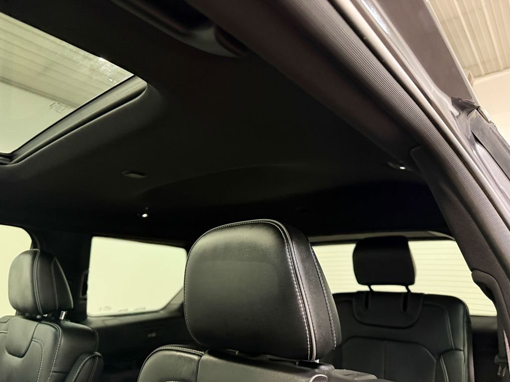 Used 2024 Jeep Grand Cherokee L Overland w/ Trailer Tow Package image 9