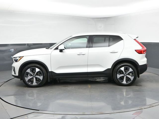 Used 2023 Volvo XC40 B5 Plus w/ Driver Assist Package AWD/4WD image 6