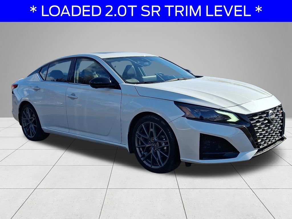 Used 2023 Nissan Altima 2.0 SR image 3