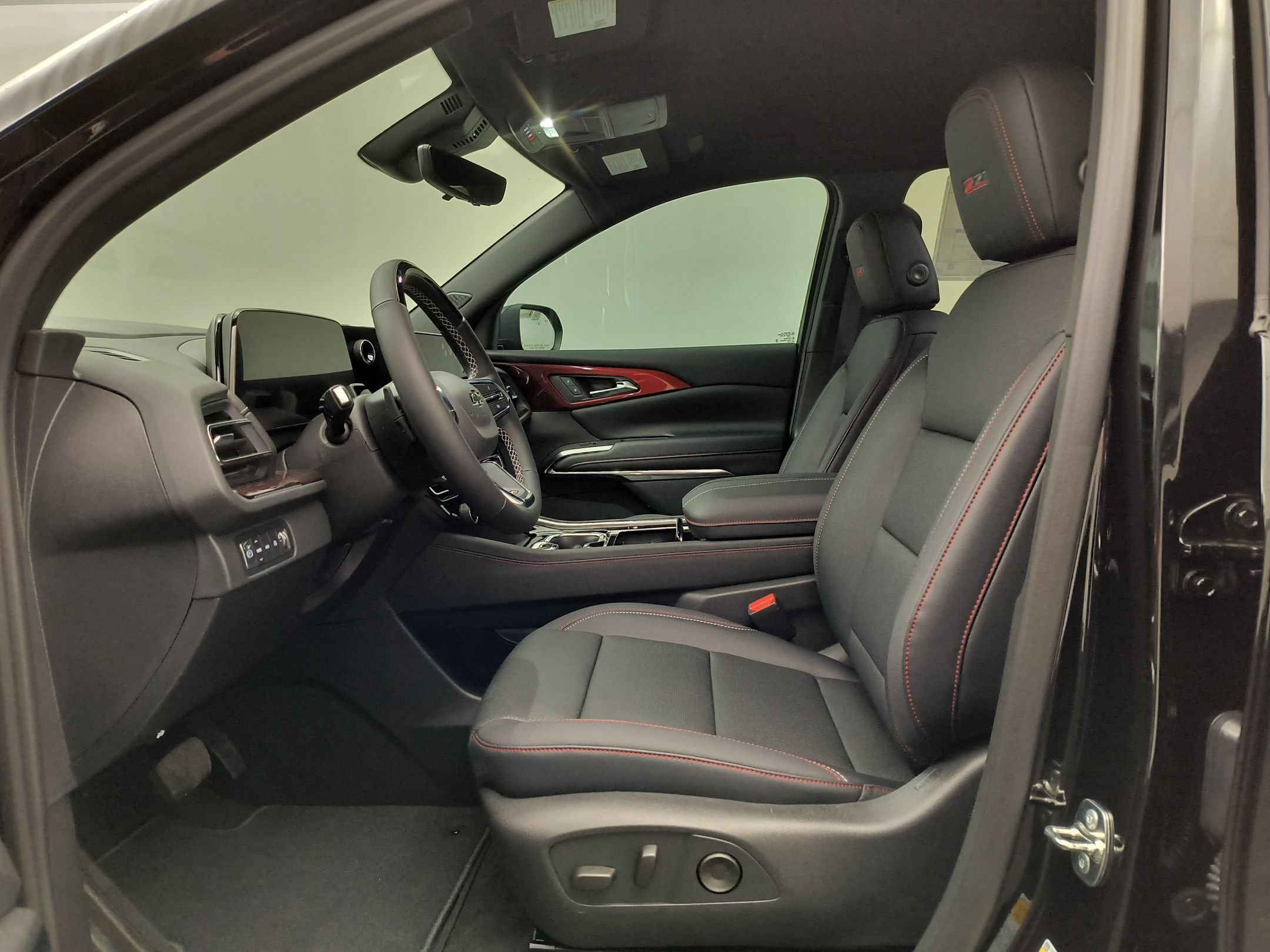 New 2026 Chevrolet Traverse Z71 w/ Enhanced Driving Package AWD/4WD image 5
