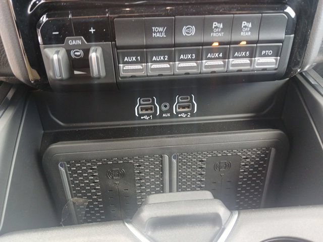 New 2026 RAM 4500 4x4 Crew Cab DRW w/ Laramie Trim Package image 39