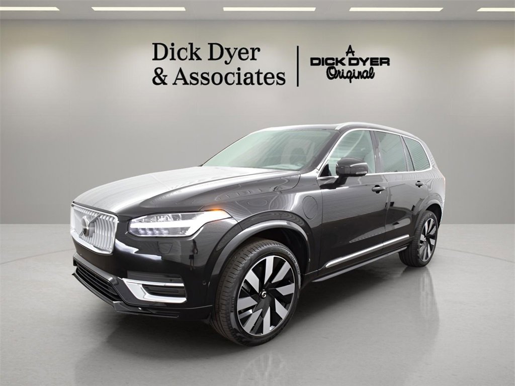 Certified 2025 Volvo XC90 T8 Plus image 3