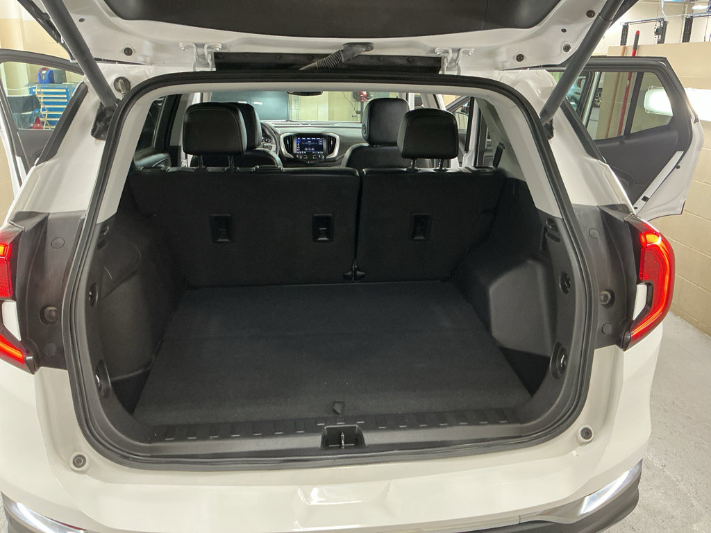 Used 2024 GMC Terrain SLT image 14