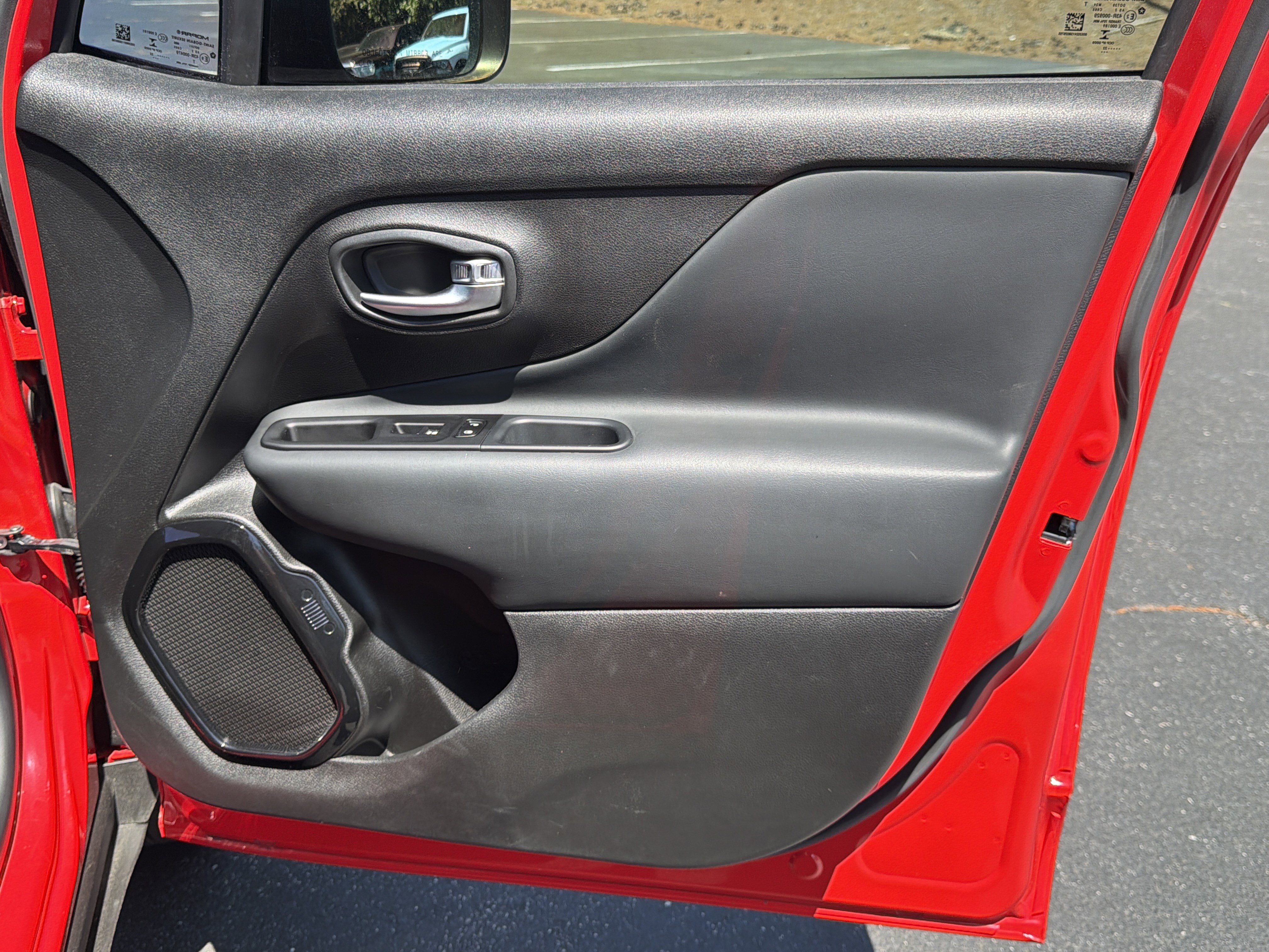 Used 2022 Jeep Renegade Altitude w/ Sun/Sound Group AWD/4WD image 17