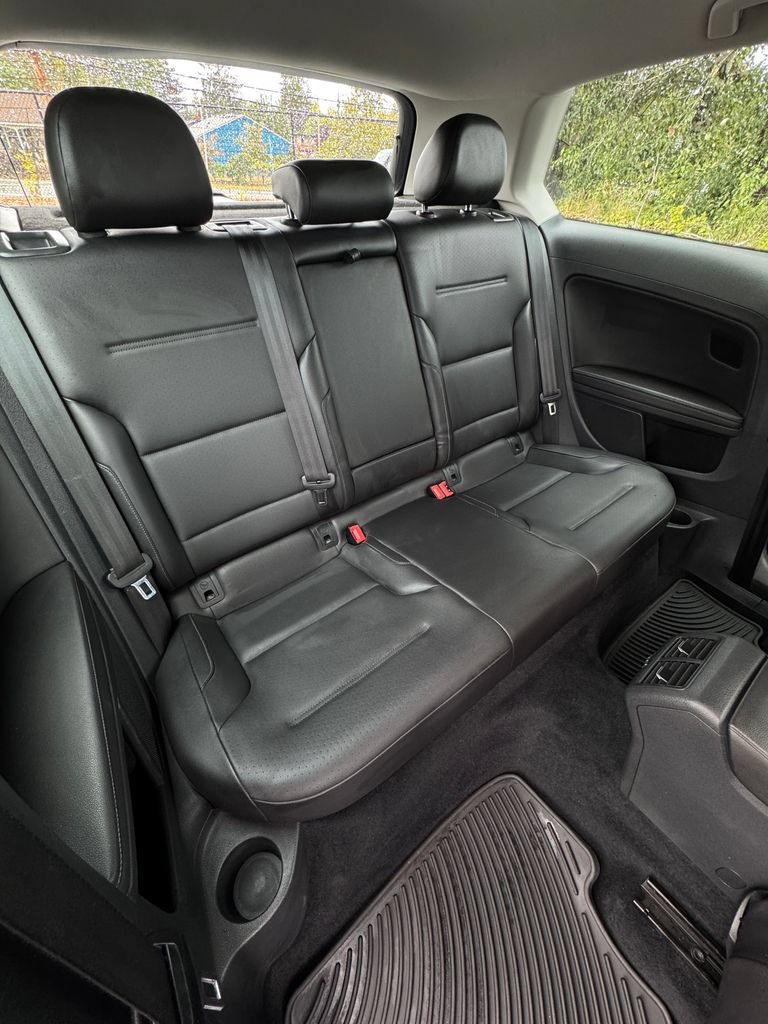 Used 2015 Volkswagen Golf S FWD image 24