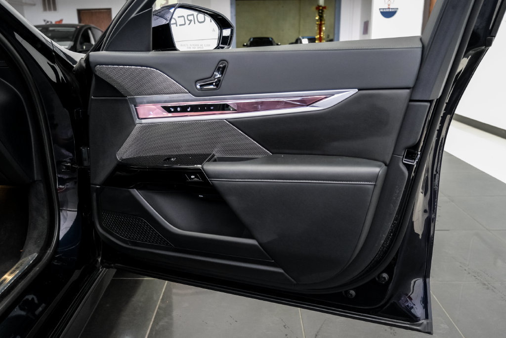 Used 2024 BMW i7 xDrive60 AWD/4WD image 42