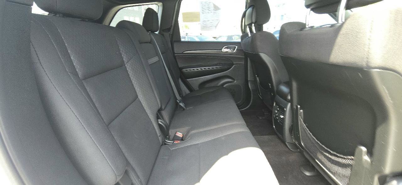 Used 2018 Jeep Grand Cherokee Laredo AWD/4WD image 27