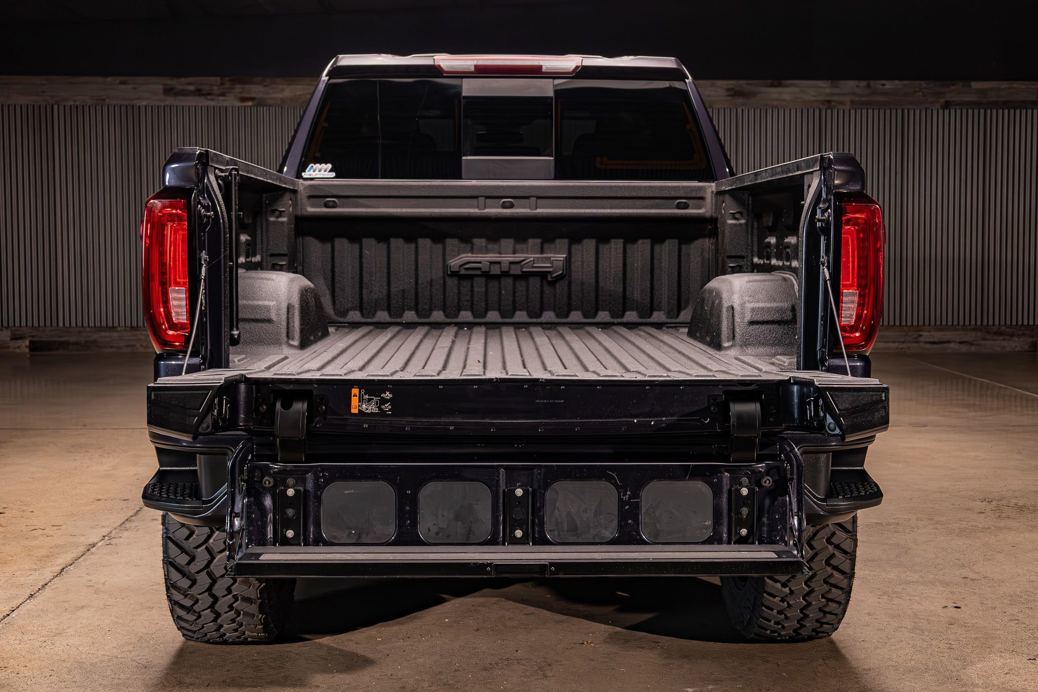 Used 2022 GMC Sierra 1500 AT4 w/ AT4 Premium Package AWD/4WD image 9