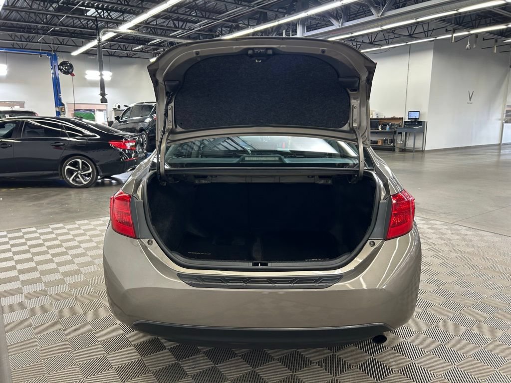 Used 2018 Toyota Corolla XLE w/ Carpet Mat Package (TMS) FWD image 11