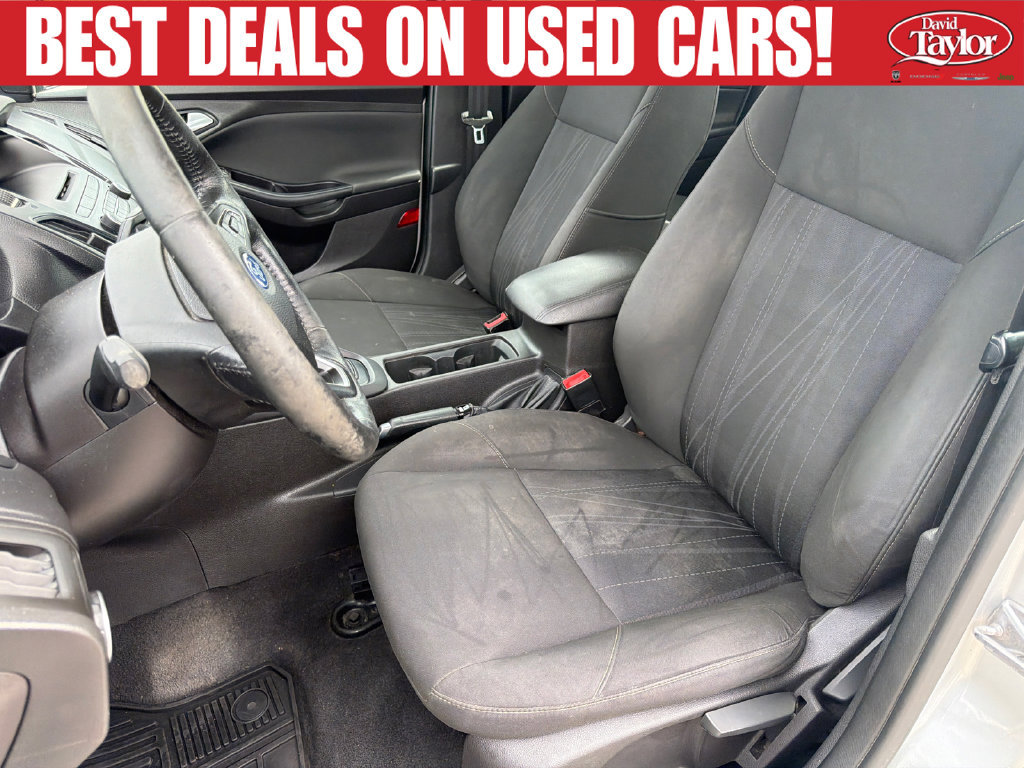 Used 2015 Ford Focus SE w/ SE Cold Weather Package FWD image 11