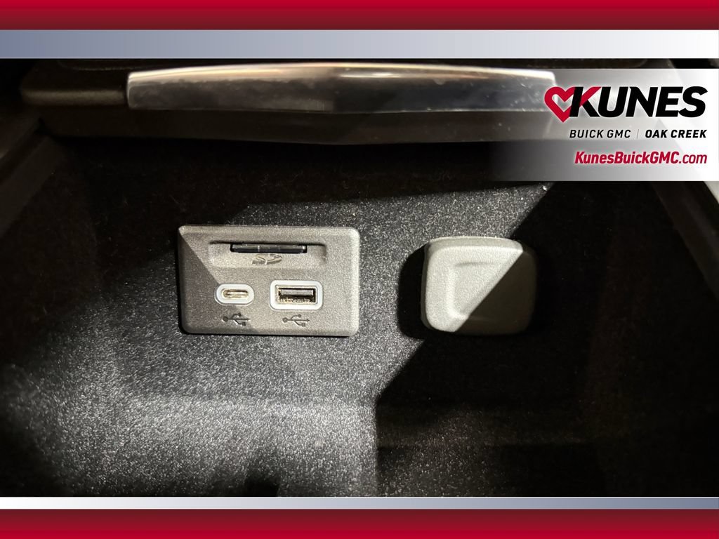 Used 2022 Cadillac XT4 Sport w/ Sun And Sound Package AWD/4WD image 32