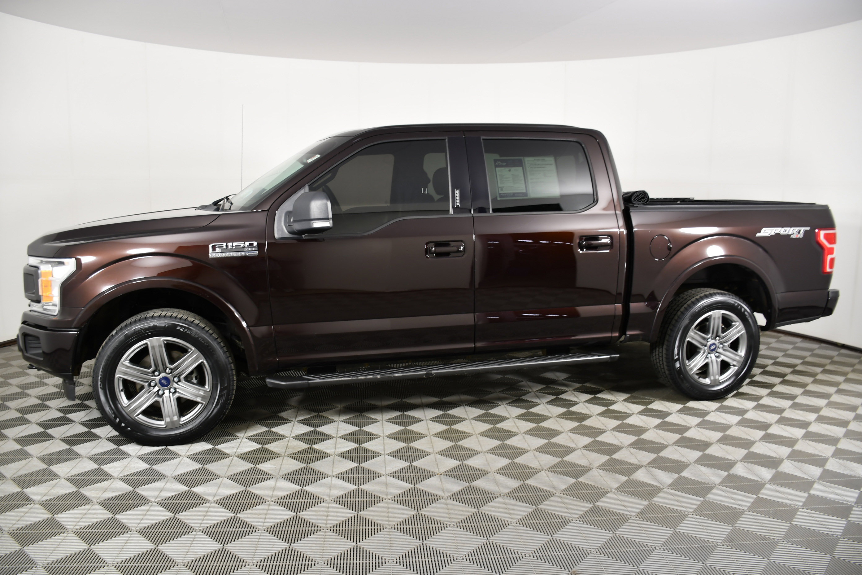 Used 2018 Ford F150 XLT w/ Equipment Group 302A Luxury AWD/4WD image 9