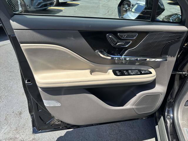 Used 2022 Lincoln Corsair AWD w/ Premium Package image 15