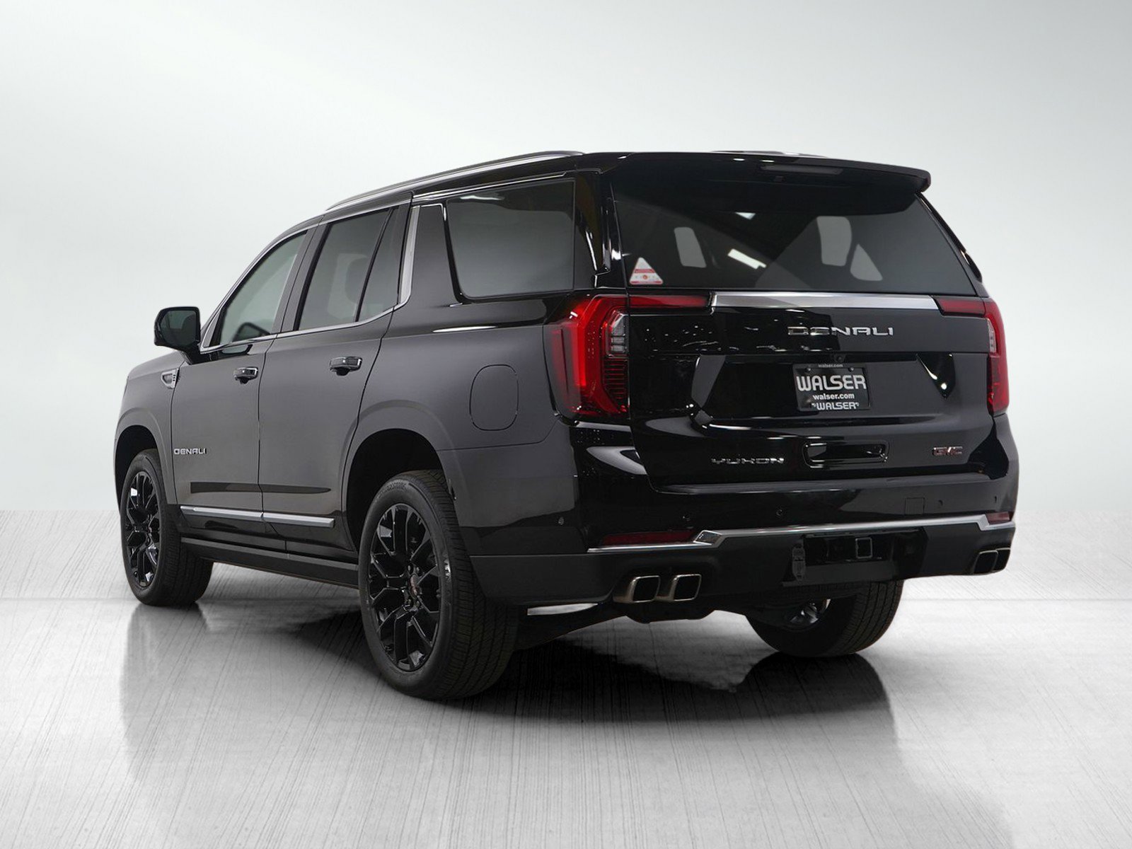 Used 2025 GMC Yukon Denali w/ Sun & Power Step Package image 3